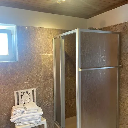 A House In The Woods Дом отдыха