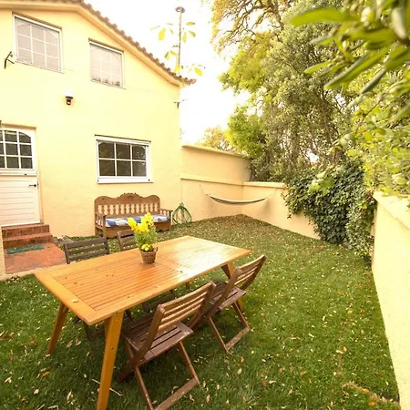 A House In The Woods Дом отдыха