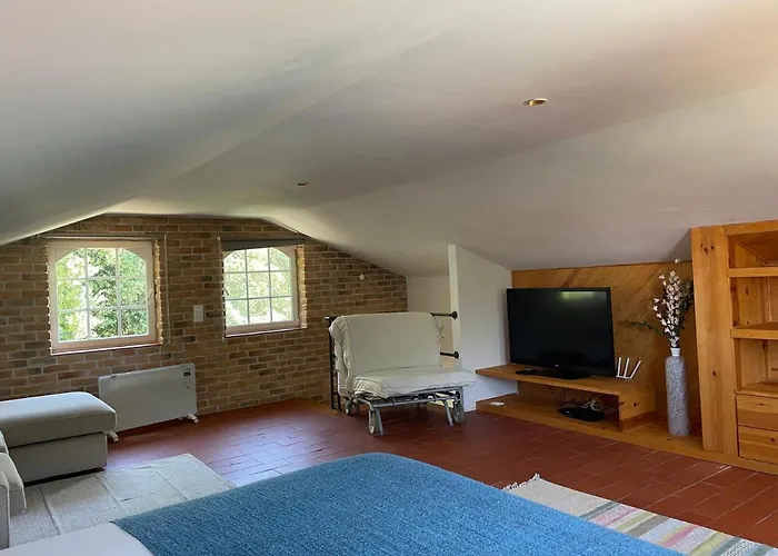 A House In The Woods 신트라